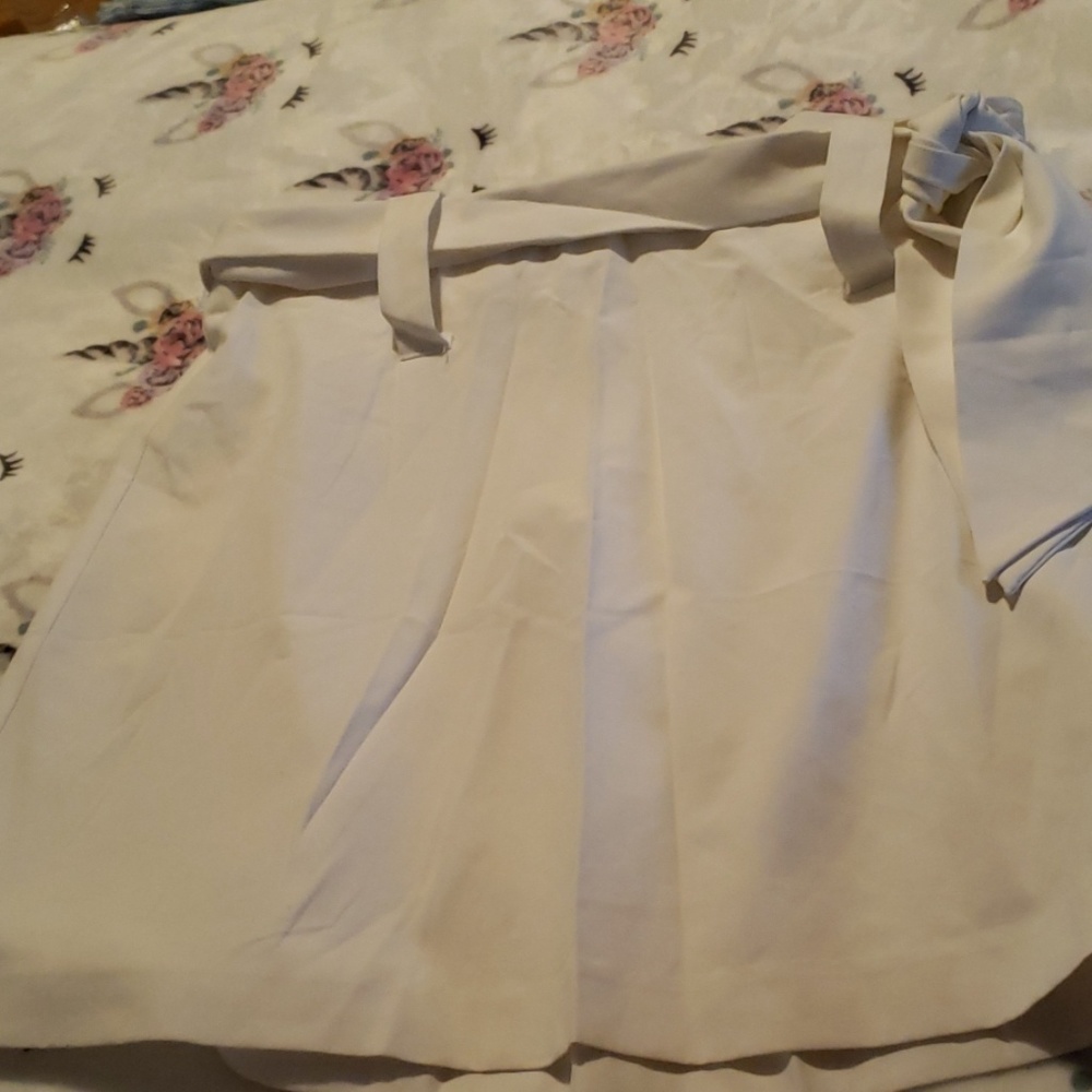 Cache white skirt.